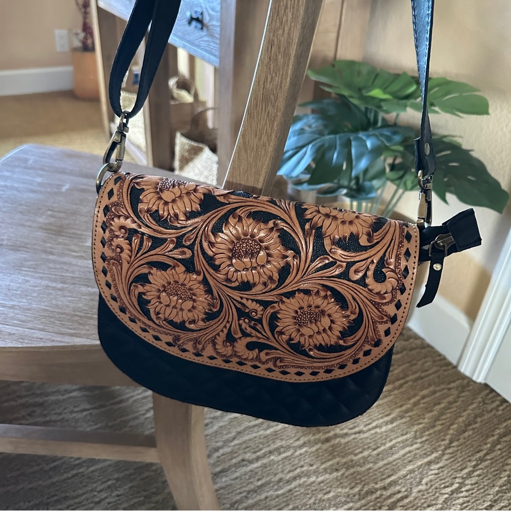 NEW Vintage Style Hand Tooled Leather Floral Saddle Bag Boho Western Crossbody - Picture 3 of 10